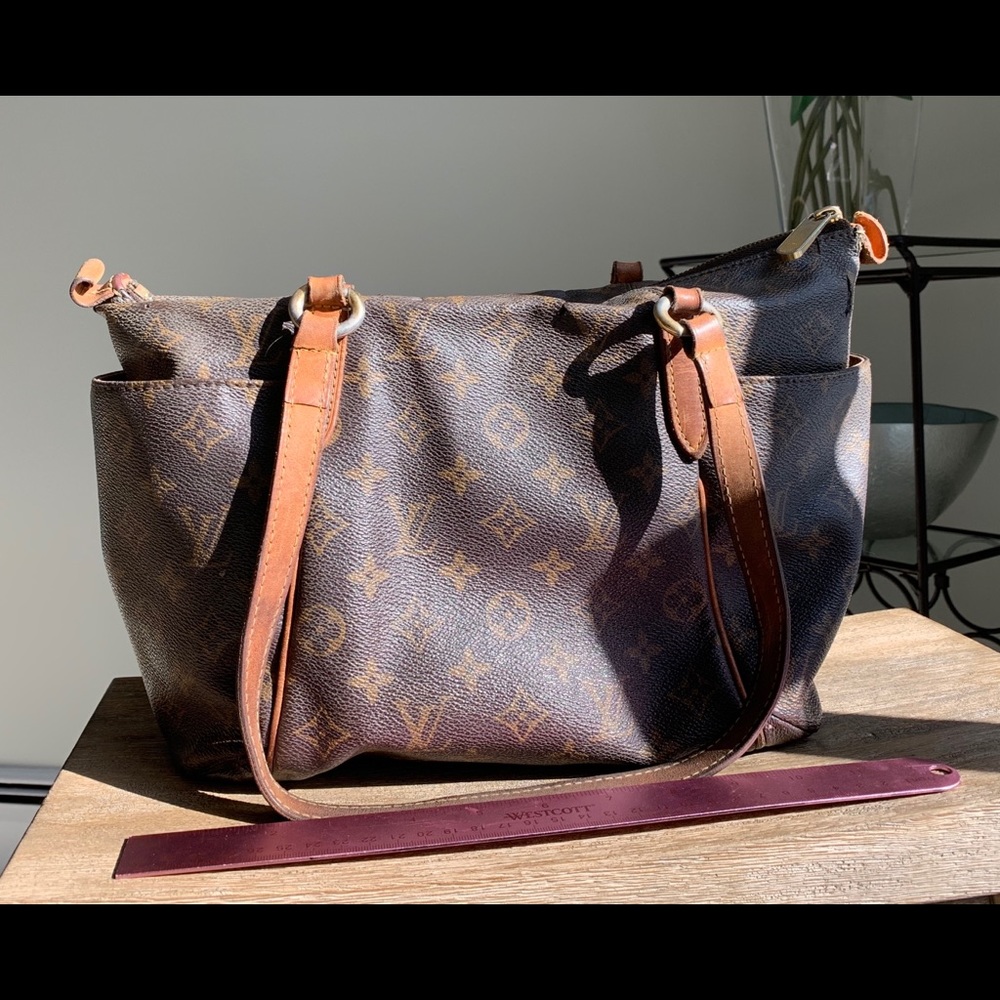 Louis Vuitton shoulder bag